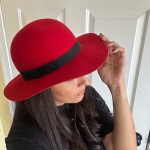 Vintage Liz Claiborne Felt Bowler Villager 100% Wool Hat Red‎